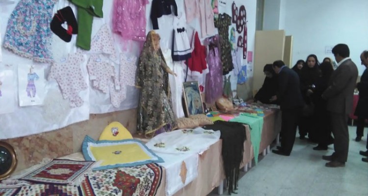 افتتاح نمایشگاه دست ساخته های دانش آموزان در هرسین+تصویر