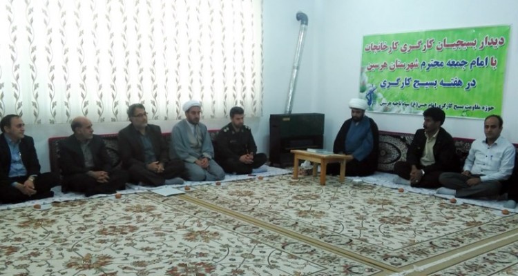 حجت الاسلام باقری:آن مغزهای متفکری که می تواند موشک برد بلند بسازد چطور نمی شود یک ماشین و خودرو داخلی را بسازند