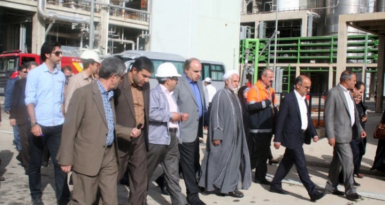 سفر استاندار کرمانشاه به شهرستان هرسین/ بازدید از کارخانجات کرب ناز، جهان فولاد غرب صنایع کاغذ و پتروشیمی 