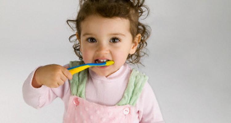 مراقبت صحیح از دندان‌های کودک