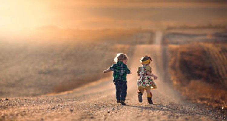 کودکانی که زود راه می افتند از این بیماری در امان هستند 