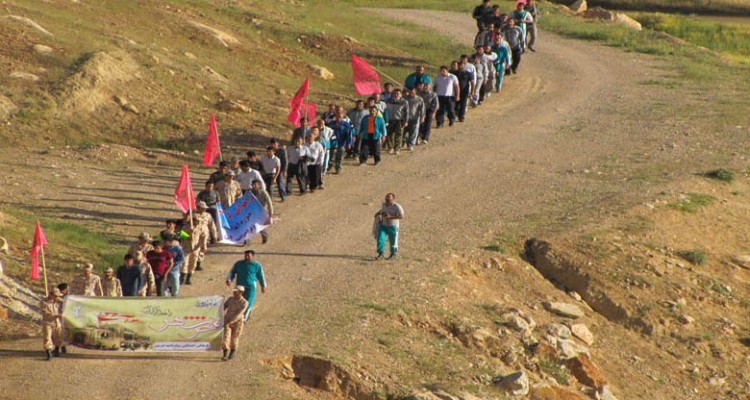 صعود بسیجیان شهرستان هرسین به ارتفاعات تپه شهدای گمنام