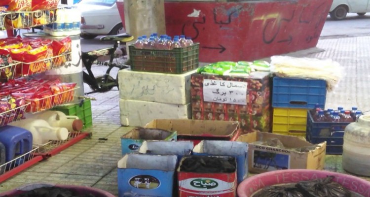 فروش بنزین آزاد در خواربار فروشی های هرسین/ وقتی نان مغازه داران هرسینی بو ی بنزین می گیرد