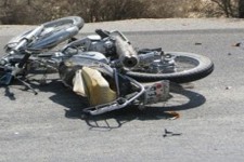 مصدومیت یک نفر در تصادف رانندگی محور هرسین به پلیسراه / اقدام انسان دوستانه یک پزشک مانع از مرگ مصدوم در صحنه حادثه شد