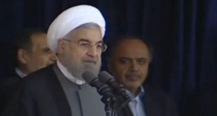 منطقه آزاد قصرشیرین را بررسی می کنیم/ راه آهن تا پایان دولت به کرمانشاه می رسد/ حقوق های نامتعارف مانع فراموش کردن دزدی های گذشته نیست/ شعار علیه عملکرد دولت در استادیوم و واکنش روحانی