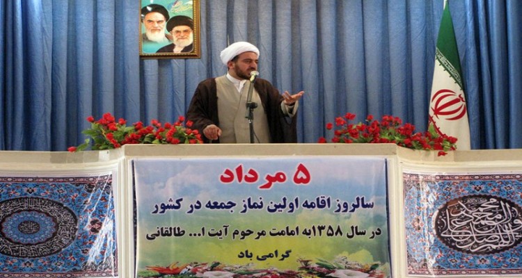 صرف استعفای مسئولین در موضوع حقوق های نجومی دهن کجی به مردم است/ نماز جمعه خاکریز غیر قابل نفوذ جبهه انقلاب است