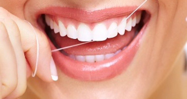 ادعای تازه دندانپزشکان درباره نخ‌ دندان 