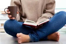 دوزانو و چهارزانو ننشینید: ۳ خطر نشستن به روش غلط 