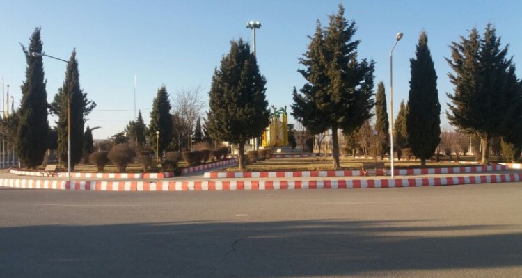 رنگ آمیزی 25هزار متر مربع جدول در هرسین در آستانه عید نوروز/نظافت شهری در ایام تعطیلات هم استمرار دارد