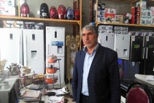 مردم توان خرید لازم را ندارند و این به این دلیل است که رکود در بازار حاکم است