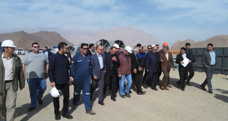 بازوند: تسریع دراجرای پروژه‌های صنعتی شهرستان/ موانع بانکی باید برداشته شود