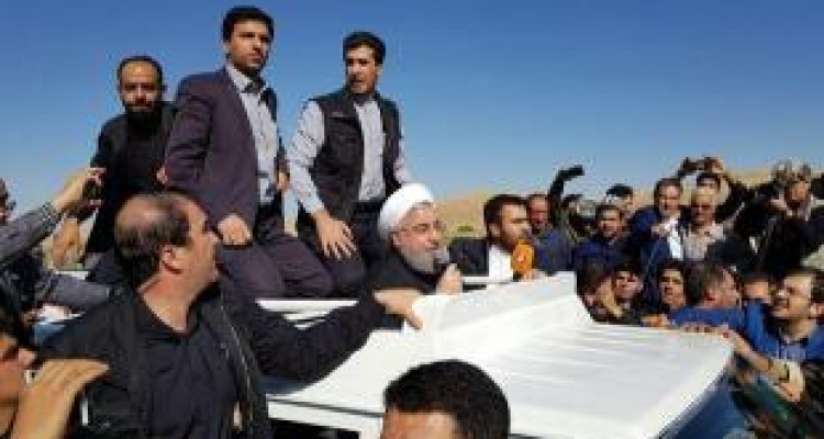 دیوار بین مردم و روحانی/ سخنان رئیس جمهور با اعتراض ناتمام ماند + فیلم و عکس