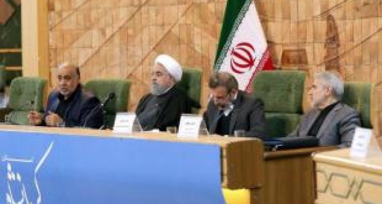 رئیس جمهور: مردم مثل زمان مهاجرین و انصار به هم اسکان بدهند/ وزیر بهداشت: احتمال افزایش آمار قربانیان زلزله کرمانشاه وجود دارد