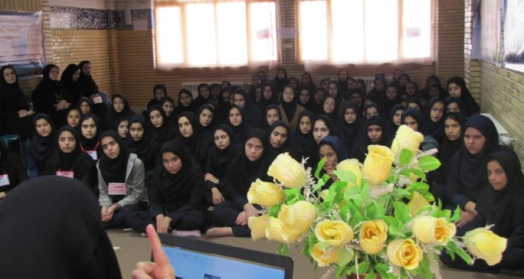 برگزاری همایش نهضت ما زنده ایم در بیستون