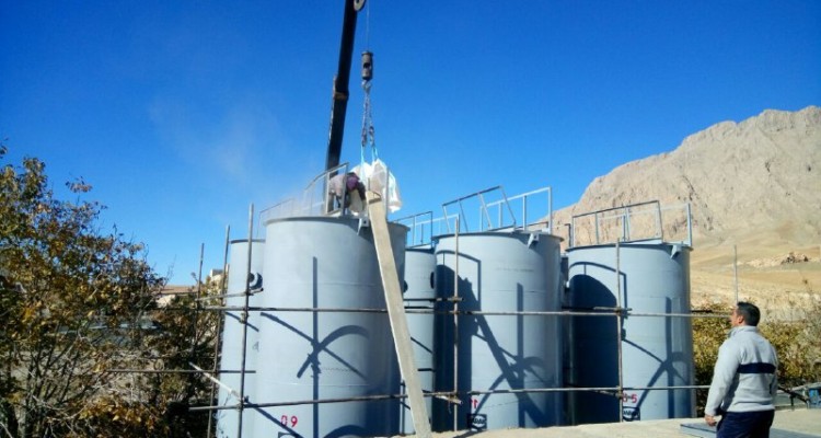 امیر شاه آبادی: بارگیری شن کوارتز فیلترهای تصفیه خانه آب شرب هرسین/ این پروژه تا پایان آذرماه به بهره برداری می رسد