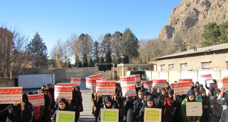 زنگ استکبار ستیزی در دبیرستان حضرت فاطمه (س) بیستون به صدا در آمد