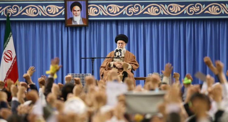 باید بین مطالبات به‌حق مردم و حرکات وحشیانه تفکیک قائل شد/ مطالبات مردم ربطی به پرچم آتش‌زدن و توهین به قرآن و اسلام ندارد