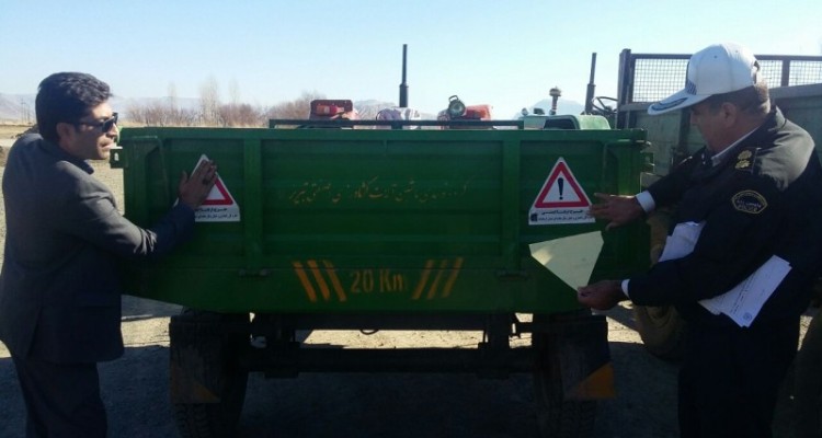 اجرای طرح ایمن سازی تردد ماشین آلات وادوات کشاورزی در هرسین