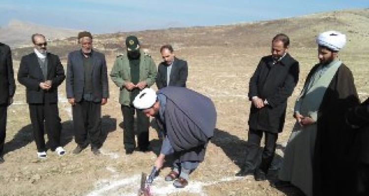 مراسم کلنگ زنی مسجد امام هادی(ع) در روستای سرماج کرمی هرسین برگزار شد
