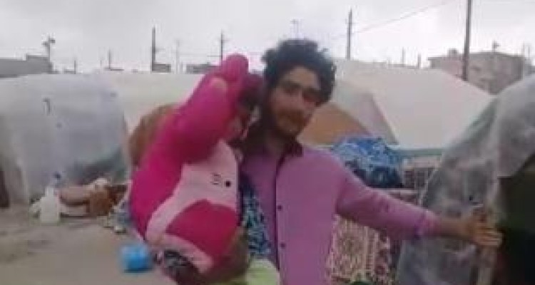 توضیح شهروند سرپل ذهابی درباره ویدیویی که از تلاش او برای آتش زدن چادر خود منتشر شد