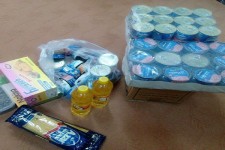 توزیع ۶۰‌ سبد‌غذایی در بین ‌خانواده‌های تحت حمایت مرکز استثنایی مشعل دانش هرسین