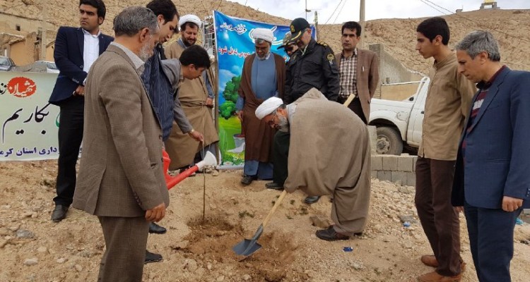 مراسم روز درختکاری در هرسین برگزار شد