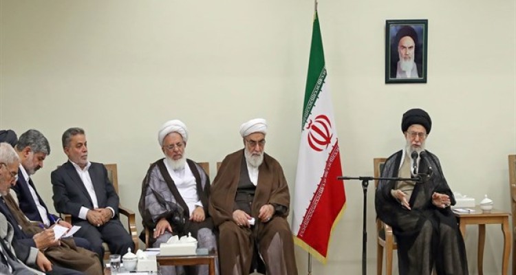 وظیفه مسئولان تقویت روحیه انقلابی در جوانان است/جریان انقلابی نباید در محیط های دانشگاهی تضعیف شود