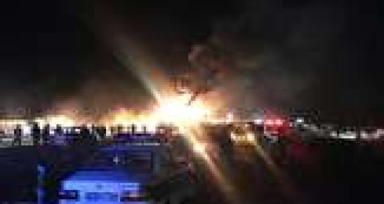 ۲۱ کشته در آتش‌سوزی تصادف اتوبوس و تانکر سوخت در جاده نطنز/جستجو برای یافتن اجساد ادامه دارد +تصاویر و اسامی مجروحان 