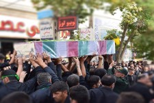 تصاویری از مراسم تاسوعای حسینی در هرسین/تشییع پیکر پاک دو شهید دوران دفاع مقدس بر دستان عزاداران حسینی