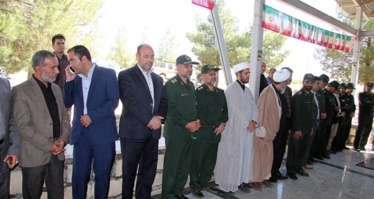 مراسم عطرافشانی و غبار روبی مزار شهدای هرسین برگزار شد=تصویر