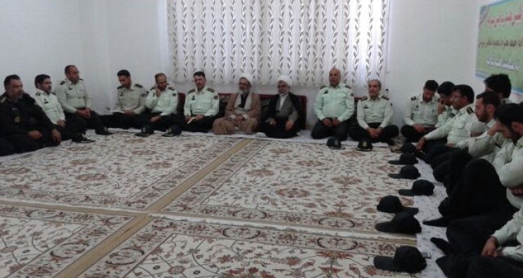 دیدار پرسنل نیروی انتظامی با امام جمعه هرسین