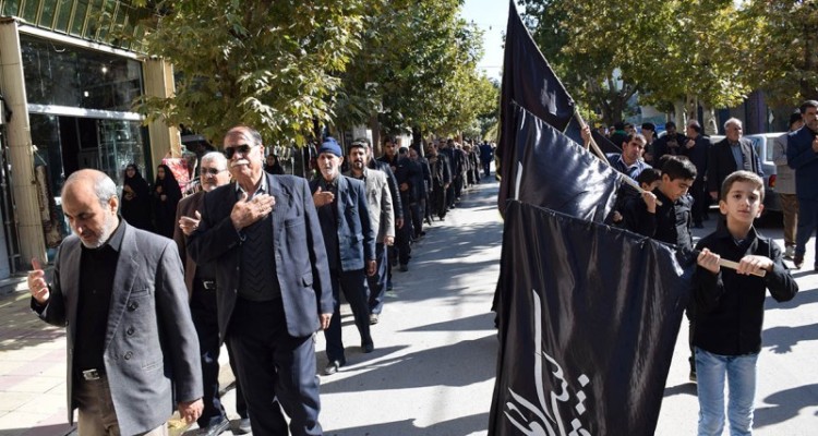 راهپیمایی جاماندگان اربعین در هرسین/ ندای لبیک یا حسین طنین انداز شد+ تصاویر