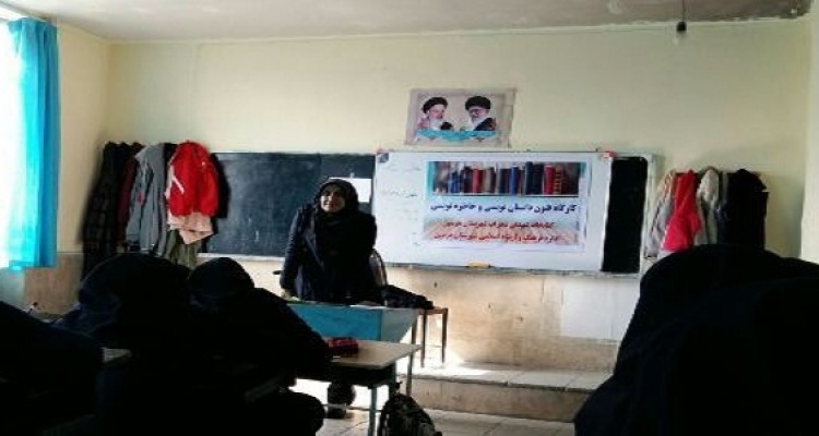 برگزاری کارگاه فنون داستان نویسی در مدرسه راهنمایی فاطمیه هرسین