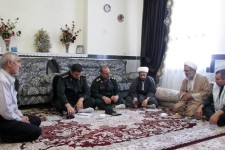 دیدار با خانواده معظم شهدا در هرسین+ تصویر