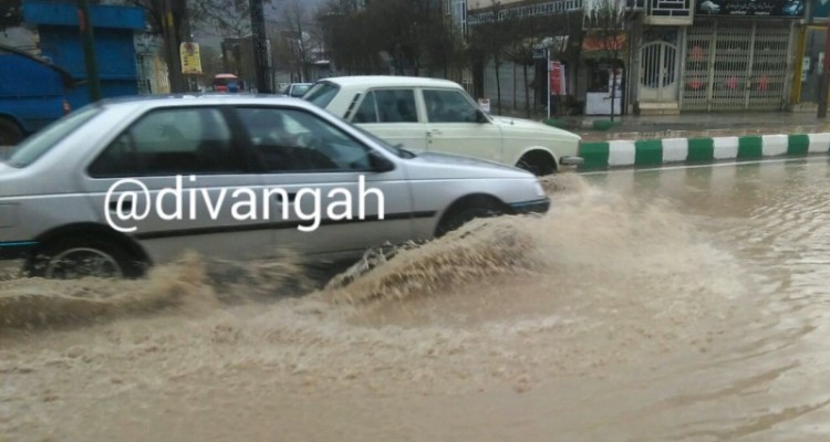 تصاویری از آبگرفتگی معابر در مسیرهای اصلی شهر هرسین+عکس و فیلم