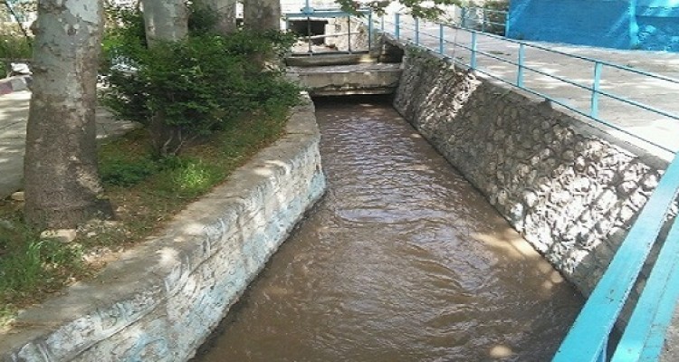 کدورت غیر منتظره آب در تنها منبع آب شرب هرسین/ تأمین منبع دوم آب شرب هرسین ضرورتی انکارناپذیر است+فیلم