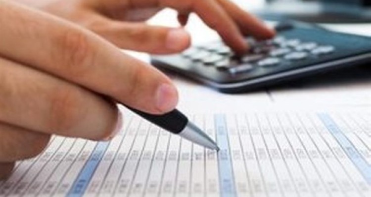 صادرات بنزین مازاد، درآمدهای کشور را افزایش می‌دهد/ امتیازات خاص برای مدیران باید حذف شود/ با احیای درآمدهای مالیاتی نیازی به فروش حتی یک قطره نفت هم نیست