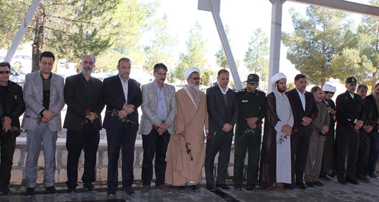 مراسم غبارروبی و عطر افشانی مزار شهدا در هرسین