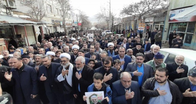راهپیمایی و عزاداری مردم هرسین در پی شهادت سردار سلیمانی/ عکس و فیلم