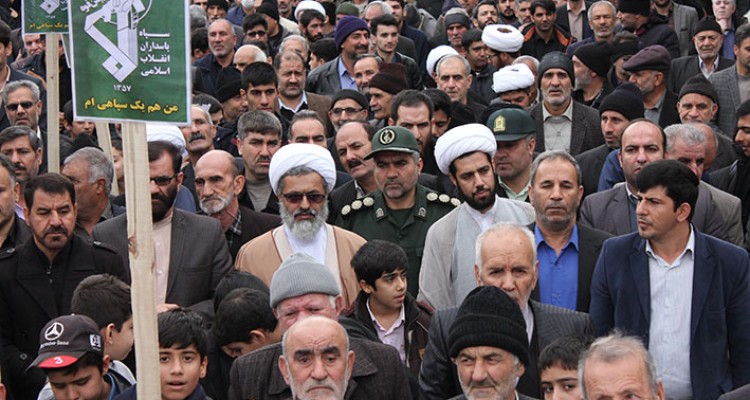 حضور پرشور نمازگزاران هرسینی در راهپیمایی حمایت از سپاه پاسداران + عکس 