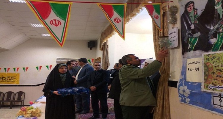  زنگ انقلاب  در مدارس هرسین نواخته شد