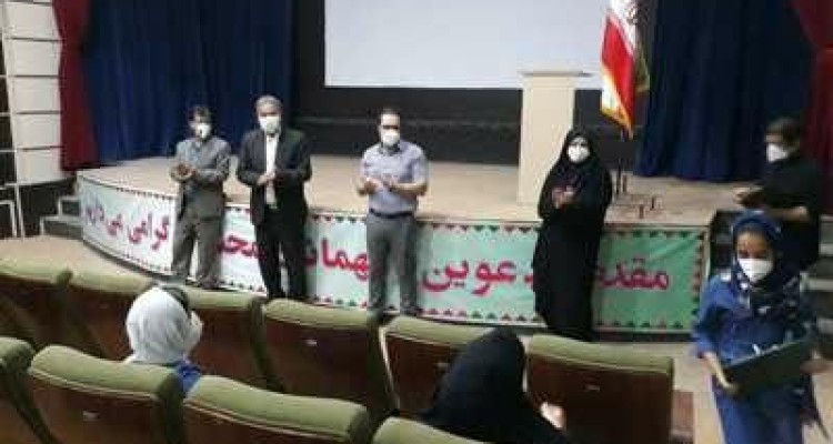 از برگزیدگان جشنواره داستان و خاطره نویسی در هرسین تجلیل شد