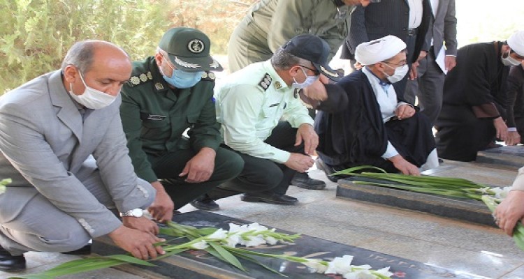 مراسم غبارروبی مزار شهدا در هرسین+تصویر