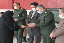 توزیع 90کارت هدیه به همراه 360پرس غذای گرم در بین نیازمندان در هرسین