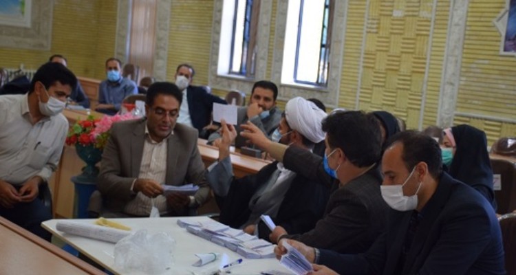 باز شماری ده درصد صندوقهای اخذ رای شورای اسلامی شهر هرسین/ تخلف فاحش در یکی از صندوق ها