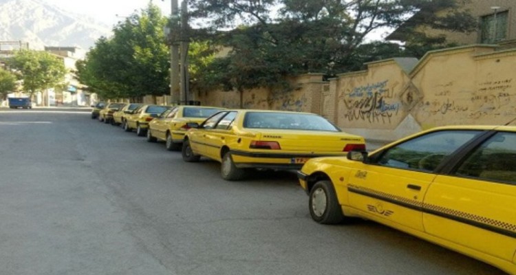 آغاز تزریق واکسن کرونا به رانندگان تاکسی در هرسین