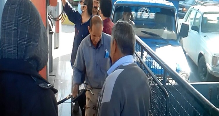 وضعیت سوخت رسانی جایگاه های سوخت در هرسین عادی است/ بر اساس اخبار اعلام شده سیستم آنلاین تا ظهر امروز برقرار میشود