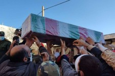 تشیع باشکوه  پیکر شهید گمنام دوران دفاع مقدس بر دستان مردم دارالمومنین هرسین