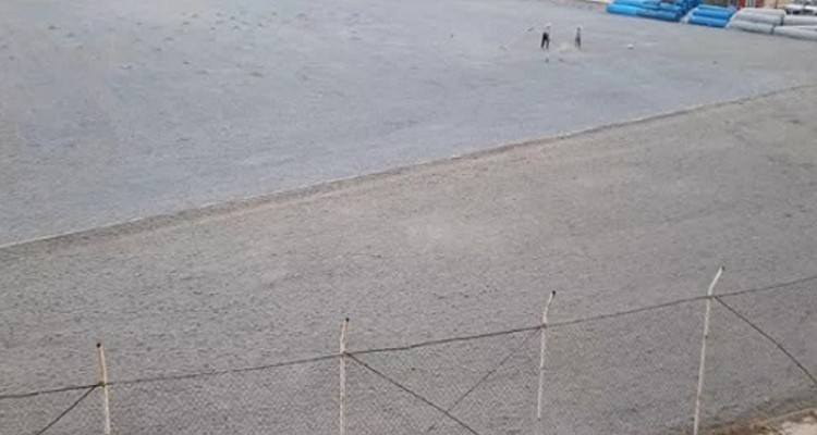 آغاز عملیات اجرایی نصب زمین چمن مصنوعی فوتبال هرسین