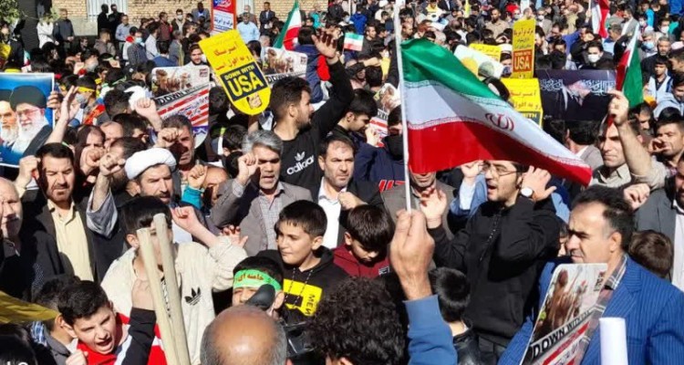 خروش مردم هرسین در روز 13آبان و استکبار ستیزی/ تجدید پیمان دیار مومنان با انقلاب و رهبری